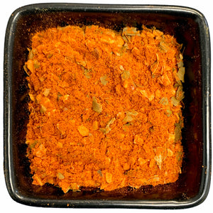 Garnelen gehören zu den Stars der Meeresfrüchten. Hier ist die richtige Gewürzmischung angesagt, um diese zu einem Gaumenschmaus werden zu lassen. Schließlich wollen wir noch die Garnele schmecken nicht nur Gewürz. Das Gewürz sollte nur unterstreichen. Mit unserer Gewürzmischung ist dies aber kein Hexenwerk. Würzig, mit leicht frisch fruchtiger Note krönt es nicht nur Garnelen, sondern alle Krusten- u. Schalentiere.