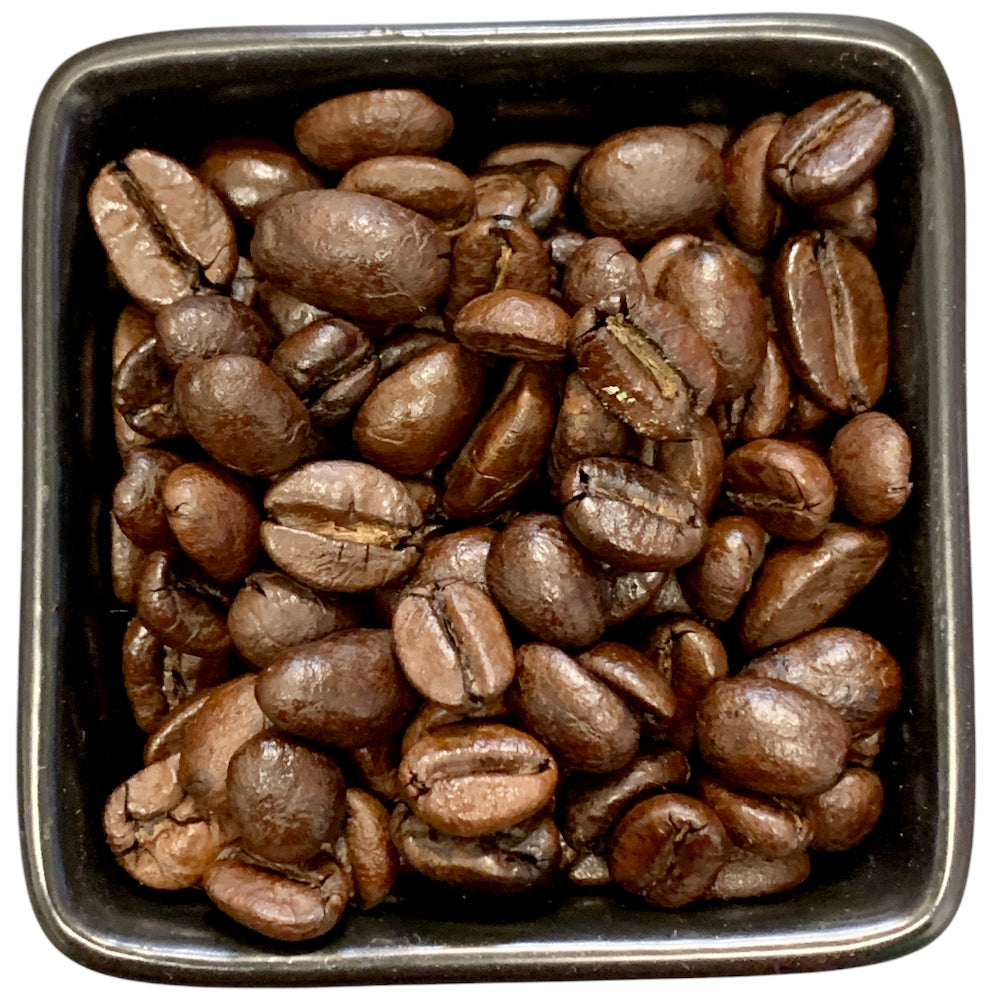 Unser „Wellenbrecher“ bringt Dir das „Dolce Vita“ direkt in die Tasse.

Er ist der perfekte Espresso für Liebhaber kräftiger italienischer Aromen. Mit einer Mischung aus 70% besten Arabicas und 30 % gewaschenem Indian Kaapi Royal Robusta und der schonenden Mailänder Röstung, bietet er einen würzigen Geschmack und eine großartige Crema. Genieße ihn als aromatischen Espresso, in verschiedenen Milchkaffeegetränken oder als großartigen Americano. Einfach perfetto!!!