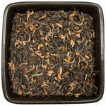 Der Name "Mangalam" klingt bei den Assam-Tees so, wie bei den Darjeelings "Steinthal".  Mangalam zählt zu den Top-Gärten im Anbaugebiet Assam. Ein Spitzen-Assam-Broken aus der TeeWiese, mit einem tippy Blatt. Er ist hocharomatisch, mit wenig Gerbsäure, elegant und ausgewogen im Geschmack. Schaut Euch mal das Blatt an, eine Fülle von Tips (Blattspitzen) zeigt auf welchem Niveau dieser Tee ist.