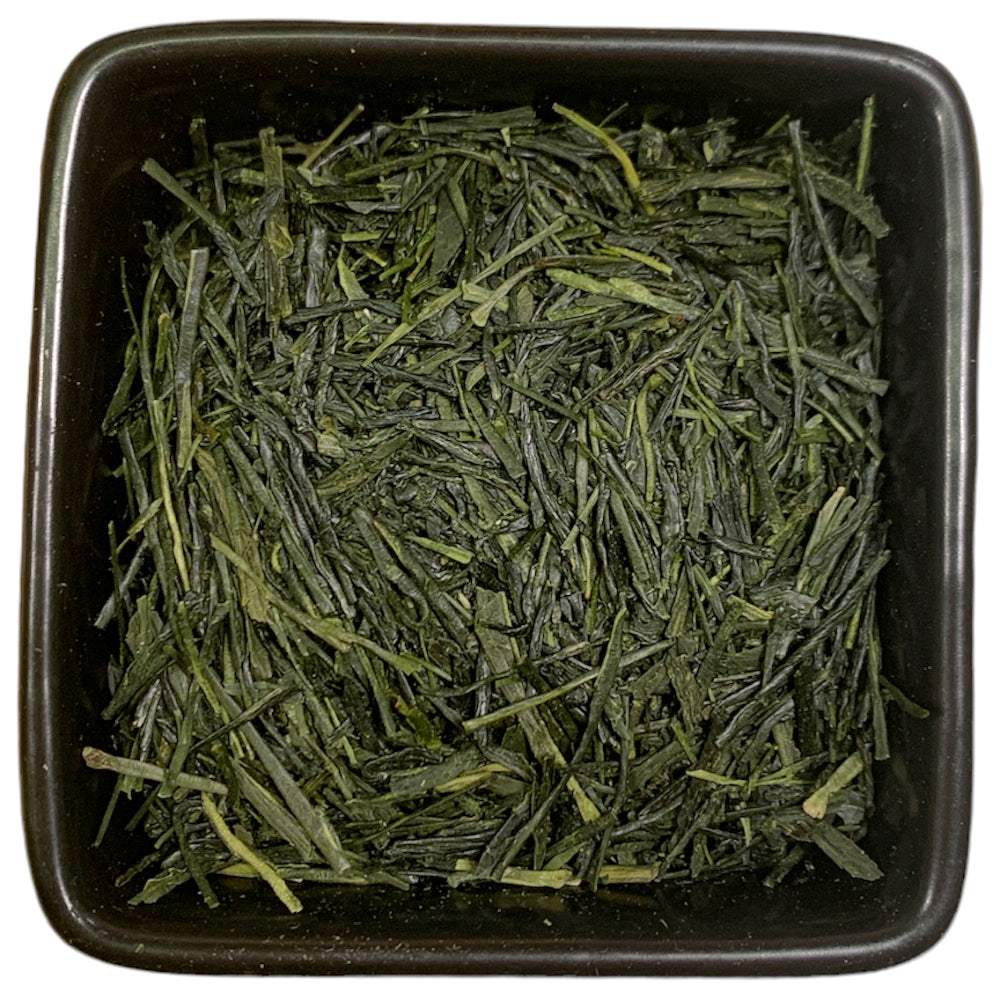 Ein premium Japan-Grüntee für echte Grünteefans aus überwachtem Anbau aus der TeeWiese. Die Blätter sind sehr fein gearbeitet und die Tasse leuchtet hellgrün. Übersetzt bedeutet der Name so etwas wie 