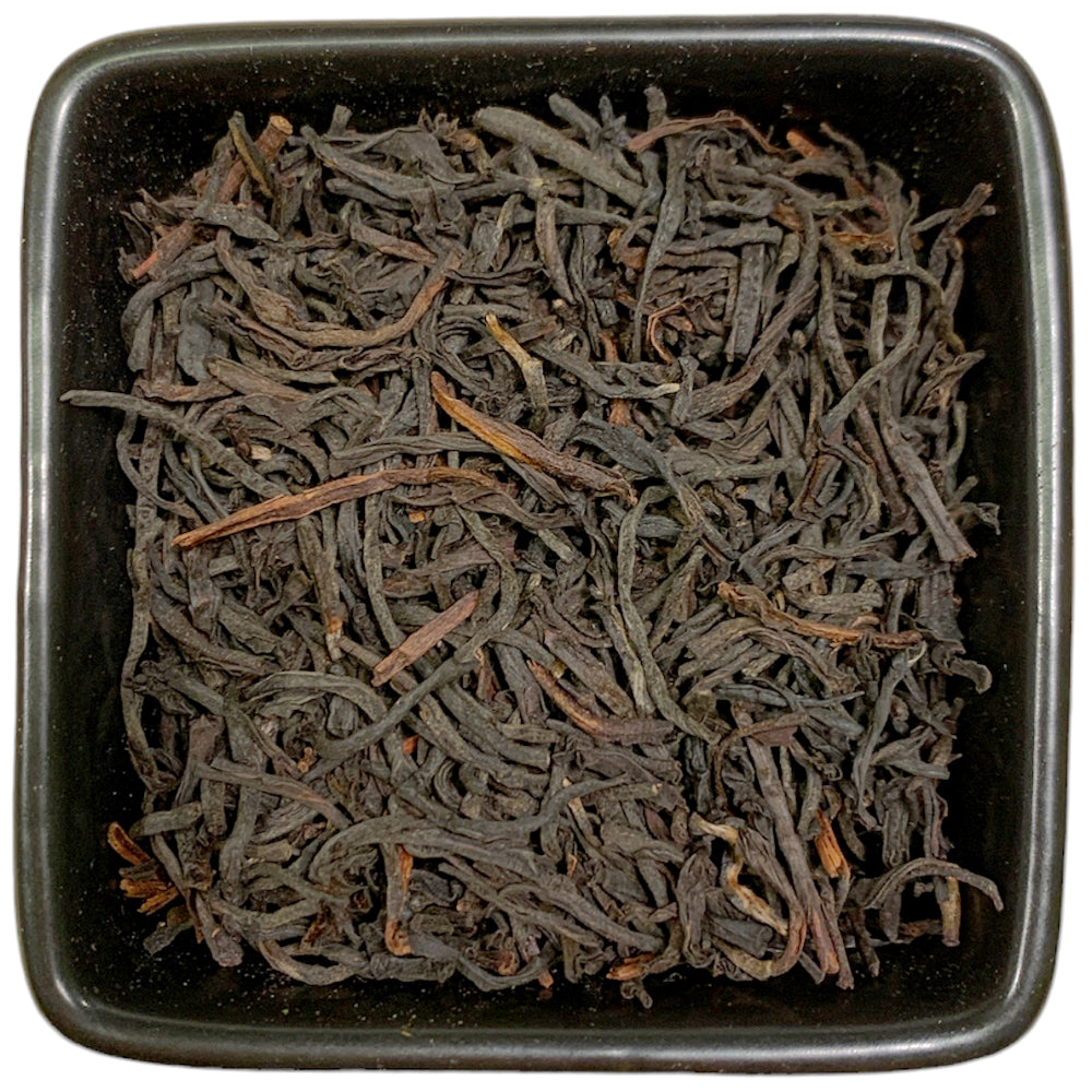 Entdecke diesen Tee aus Afrika, der sich durch seine orthodoxe Herstellung von der dort oftmals angewandten CTC-Produktion abhebt. Der Garten Rukeri produziert seit 50 Jahren sehr schöne Tees, die preislich 