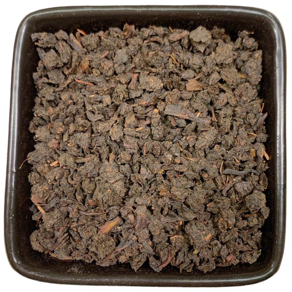 Der UVA Highland Teegarten gehört zu den ältesten Sri Lankas. Hier wachsen größtenteils noch Teepflanzen, die bis zu 100 Jahre alt sind. Wir haben diesen Pekoe aus der besten Erntezeit (Juni bis September). Würzig, rassig-fruchtig im Geschmack, hocharomatisch, in einer gehaltvollen roten Tasse und gehört für uns zu einem der besten Ceylon-Tees.   Zutaten: Ceylon UVA Highlands Pekoe  Hersteller/Importeur: TeeWiese