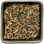 Feinster Darjeeling "in Between" aus der TeeWiese, also aus der Pflückung zwischen First - u. Second Flush, aus dem Teegarten Sungma. Leichter und frischer Geschmack, mild spritzig&nbsp;und aromatisch, feinstes Blatt mit vielen Spitzen, goldgelbe Tasse mit großer Aromaentfaltung.