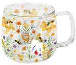 "Bienenliebe" Doppelwand-Glas aus der TeeWiese
Der Thermoglasbecher ergänzt unsere Serie „Bienenliebe. Durch die doppelwandige Herstellung hält er das Getränk länger warm oder kalt.