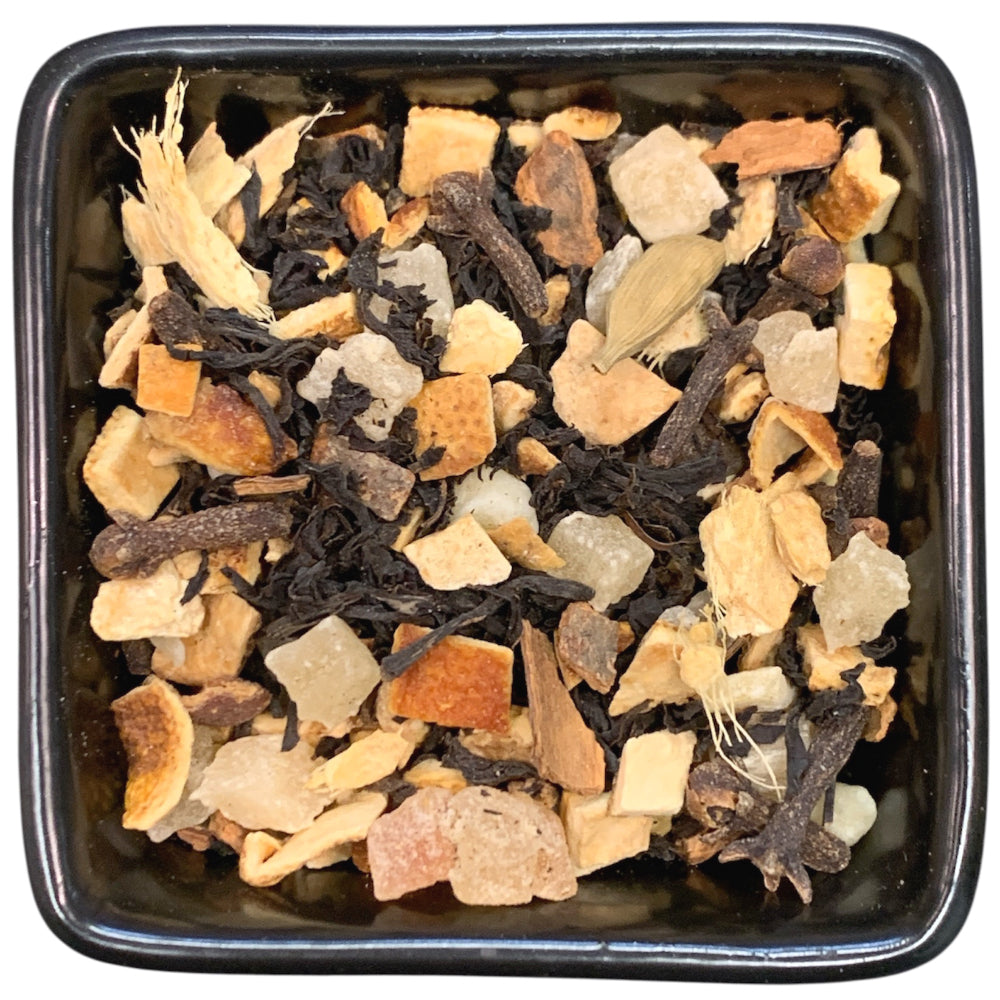 Natürliche Kräuter- Früchteteemischnung mit Schwarztee aus der TeeWiese.

Teemischung mit Weihnachtsmarkt-Flair.

Die Kombination aus fruchtigen und würzigen Geschmacksnoten erinnert an einen köstlichen Punsch und sorgt für ein winterliches Wohlfühlgefühl. Der Tee vereint die typischen Aromen, die man von einem Weihnachtsmarktbesuch kennt, und bringt sie direkt in die Tasse.