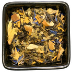 Aromatisierter Kräutertee mit Maracuja-Orange-Geschmack aus der TeeWiese.

Durch die Kombination von Pu Erh, Mate und Orange entsteht ein Tee, der geschmacklich überzeugt. Die Orange macht den intensiven Geschmack von Pu Erh und Mate sanfter und zugänglicher. Dies ermöglicht es Teeliebhabern, sich an die besonderen Tees heranzutasten, ohne dass der Gaumen überfordert wird.