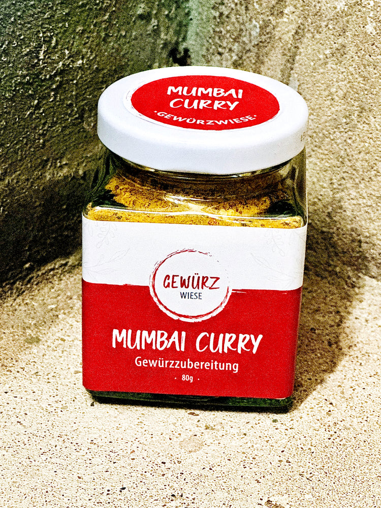 unser Mumbai ist ein currygewuerz das dich indien auf der zunge spueren laesst. es passt zu allen curry gericht, naan, huehnchen, schwein und sogar auf vanille eis